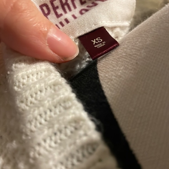 Womens SO Perfect Pullover Sweater - Picture 3 of 4